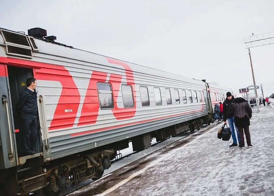 Билеты на поезд ржд саранск. Поезд дальнего следования. Поезд Москва. Электричка зимой. Пассажирские железнодорожные перевозки.