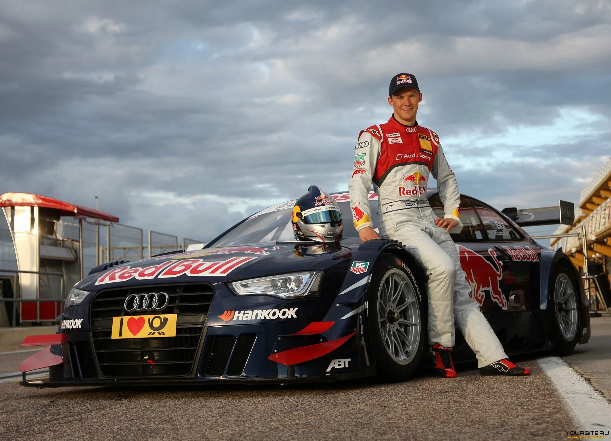 Найти гонять. Audi DTM. Audi Sport гонщики. Ауди а 5 ДТМ.