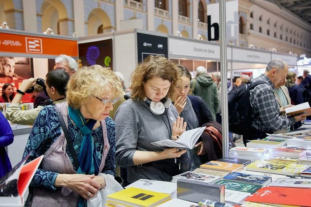 Книжная ярмарка нон фикшн 2022 в Москве. Международная ярмарка интеллектуальной литературы non/Fiction. Нон фикшн ярмарка. Ярмарка книг нон фикшн в Гостином дворе Москва.