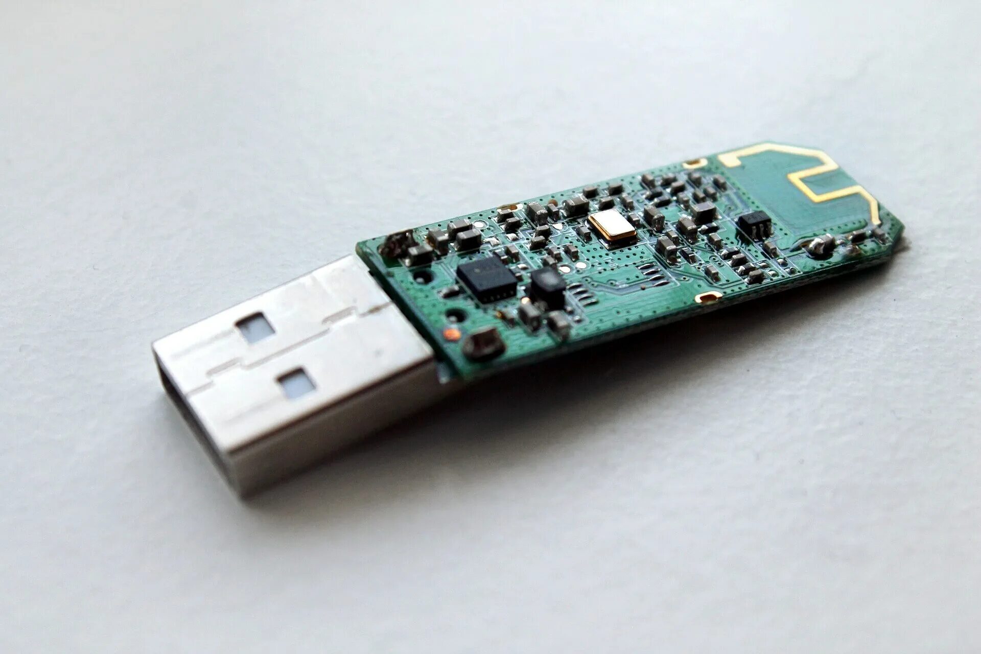 План замены usb накопителей. Юсб флеш. Чип флешка 2023. Плата юсб флешки. Флешка внутри.