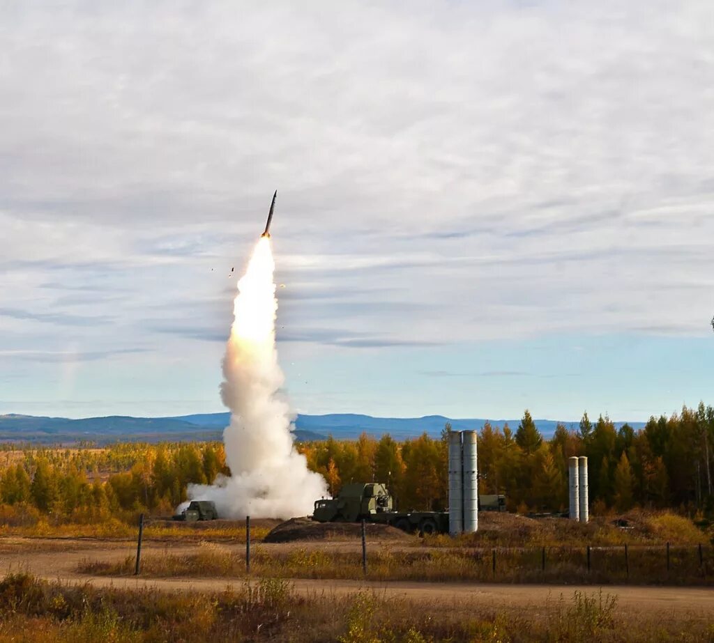 Выстрел ракеты. С400 ПВО. С-400 Телемба. Ракета с 400. Ракета с 300.