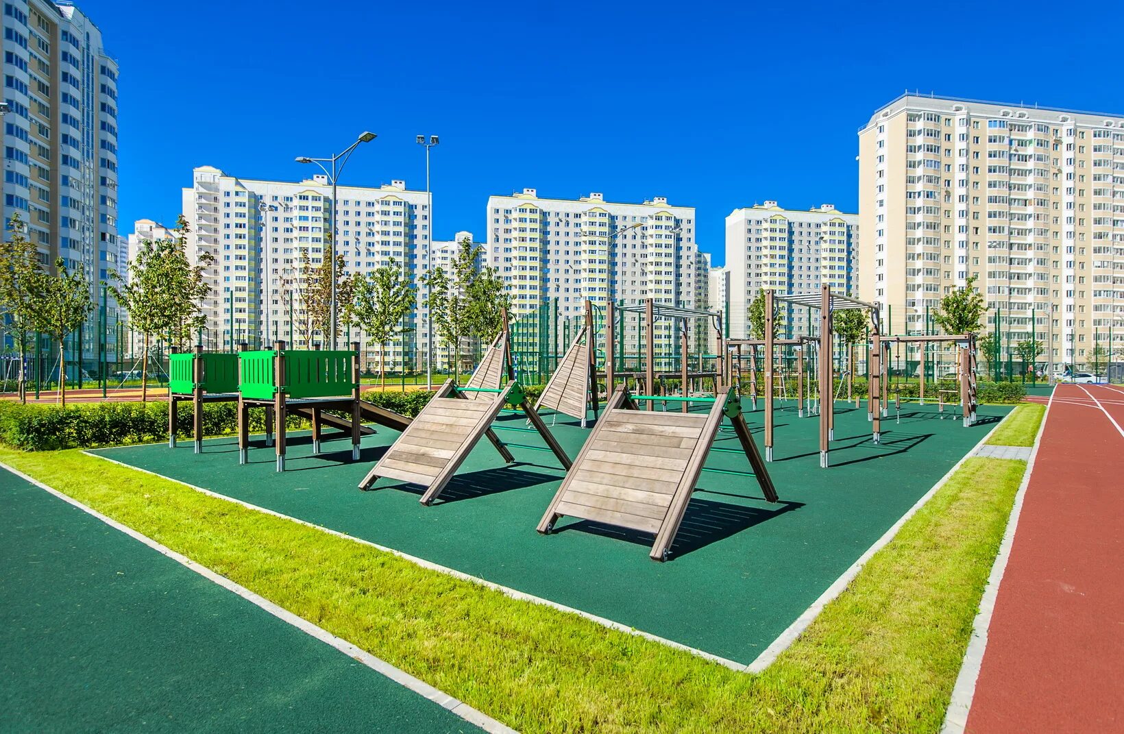 Мещерский парк футбольное поле. Град московский парк. Первый московский город-парк. Поселок московский парковая 1. Поселок московский парковая 1.