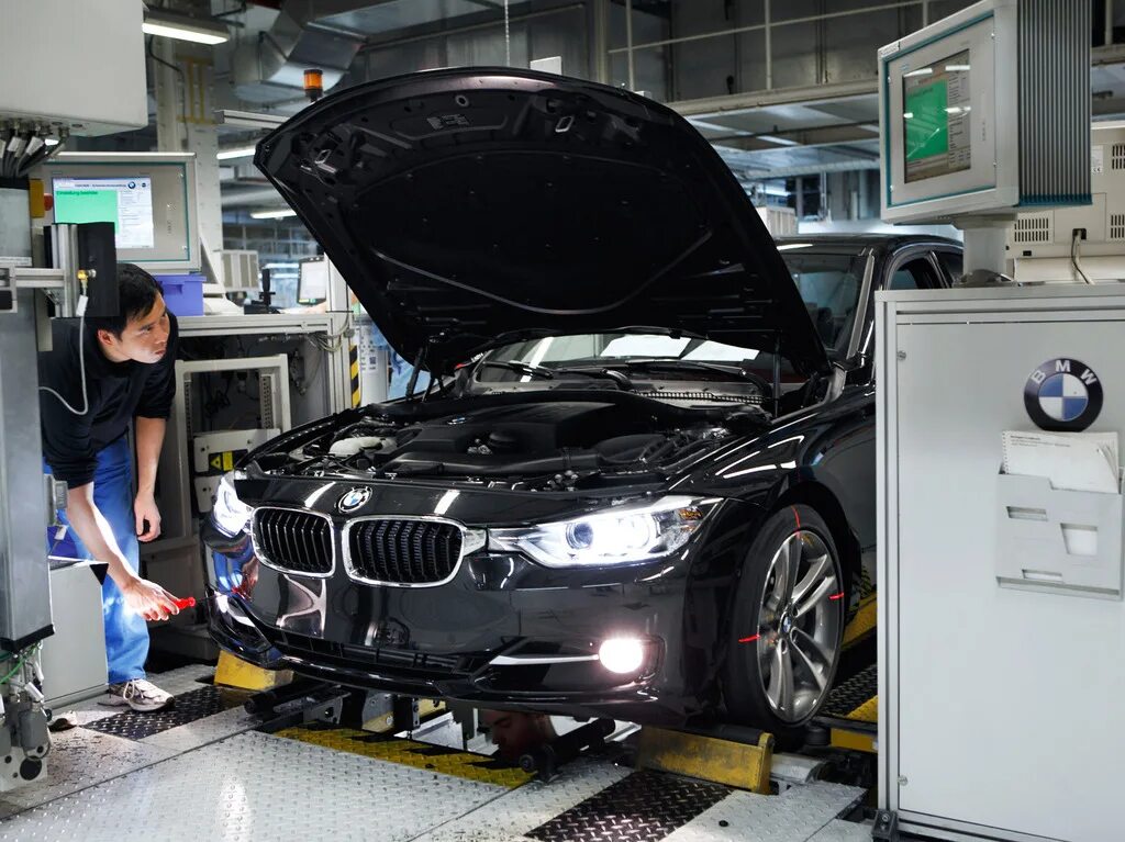 Ресурс бмв. Завод бмв моторрад. бмв 7 сервис. баварский моторный завод bmw. машина завод бмв е60.