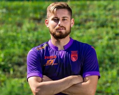 Карп футболист