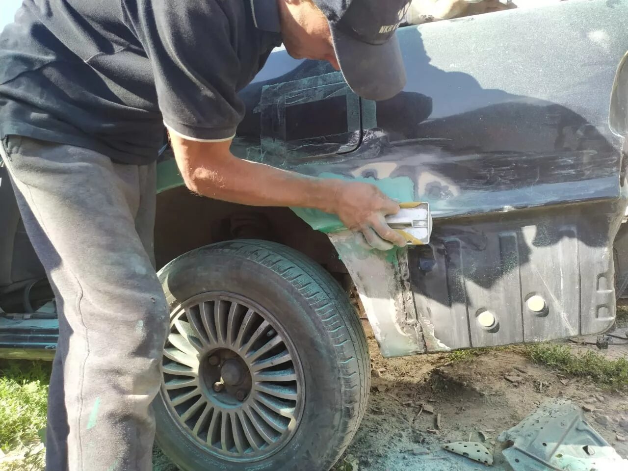 Как обработать ржавчину автомобиля. Зачистка кузова автом. Зачистка ржавчины на кузове. Очистка кузова от ржавчины. Обработка ржавчины на кузове