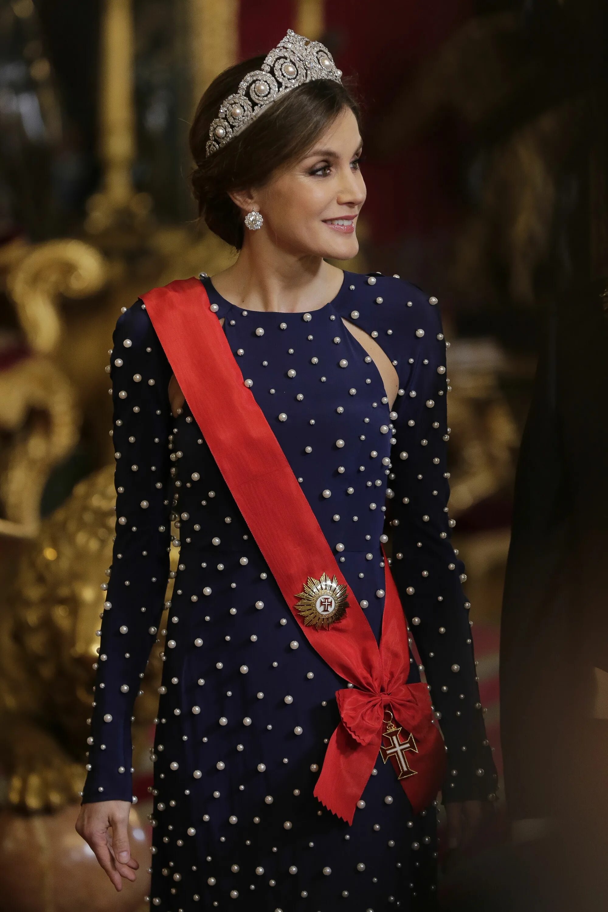 Королева испании 2024. Летиция принцесса Испании стиль. Королева Испании Летиция. Королева Испании Летиция в короне. Летисия (Королева Испании).