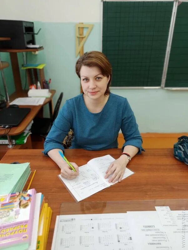 уроки учителя. красивые учительницы. учитель в школе. учительницу вести. учительницу вести.