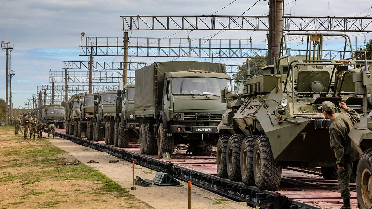 Союзная решимость 2022 учения. Белоруссия стягивает бронетехнику на границу с украиной. Танки нато у границ. Польские войска на границе. Беларусь стягивает войска к границе.