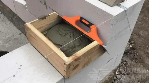Приспособление для кладки блоков на раствор