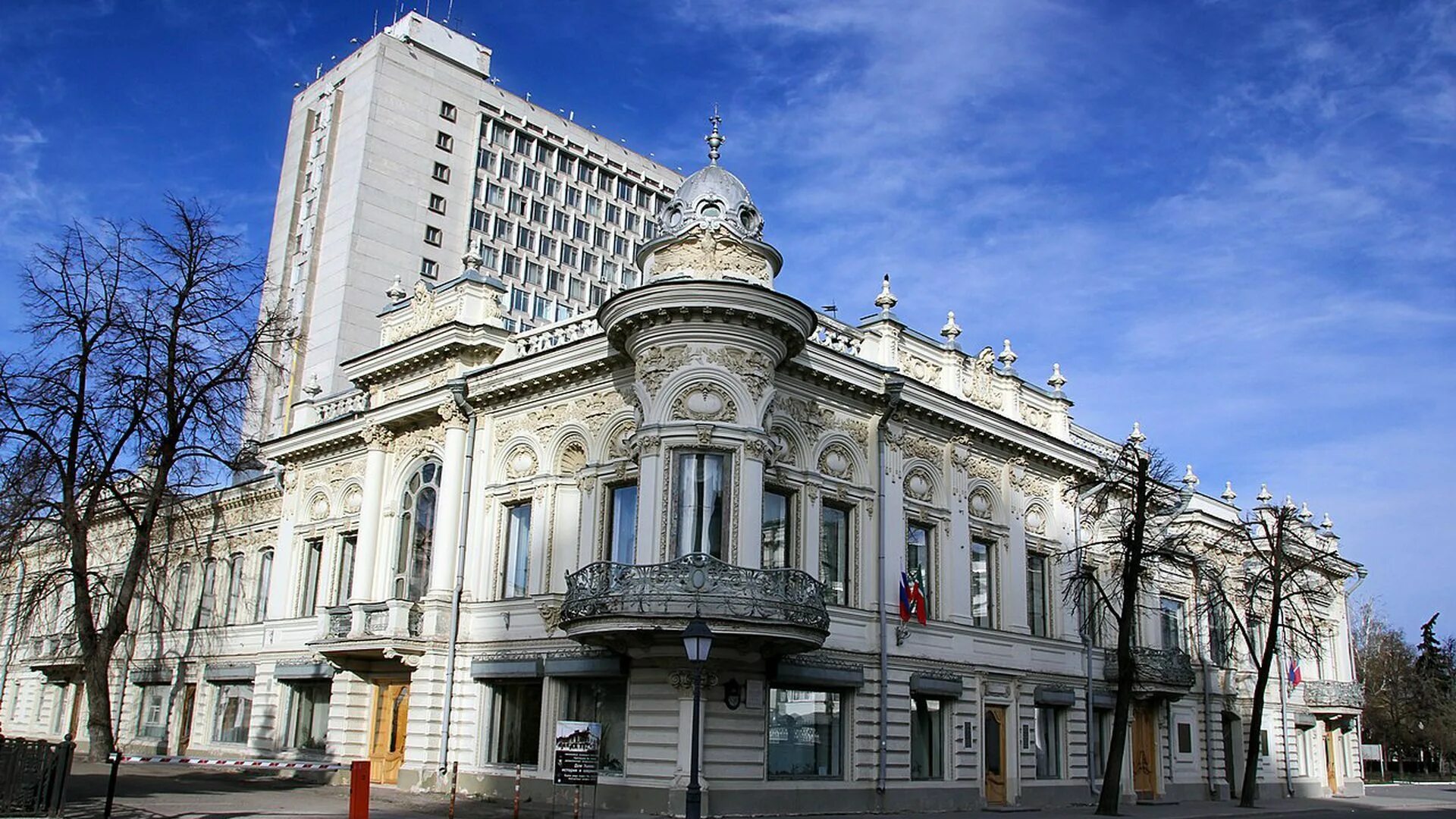 Дом правительства казань. Дом лихачева казань. Здание кабинета министров республики татарстан. Дом правительства республики татарстан. Казань правительство республики татарстан.