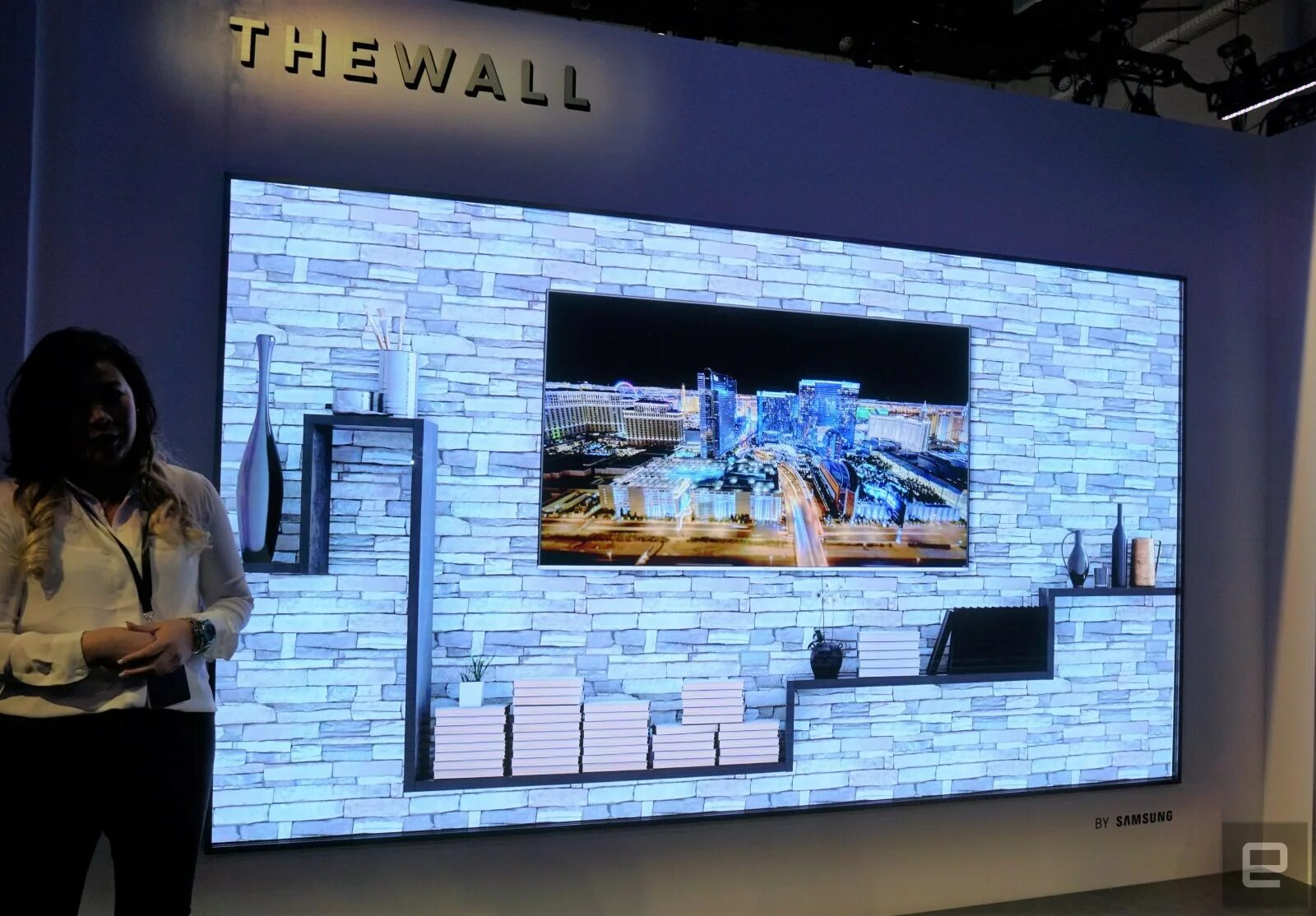 Самсунг вертикальный телевизор. Телевизор Samsung the Wall 219 дюймов. Телевизор the Wall Samsung. Модульный 146-дюймовый телевизор Microled. Телевизоры самсунг 2023 микро лед.