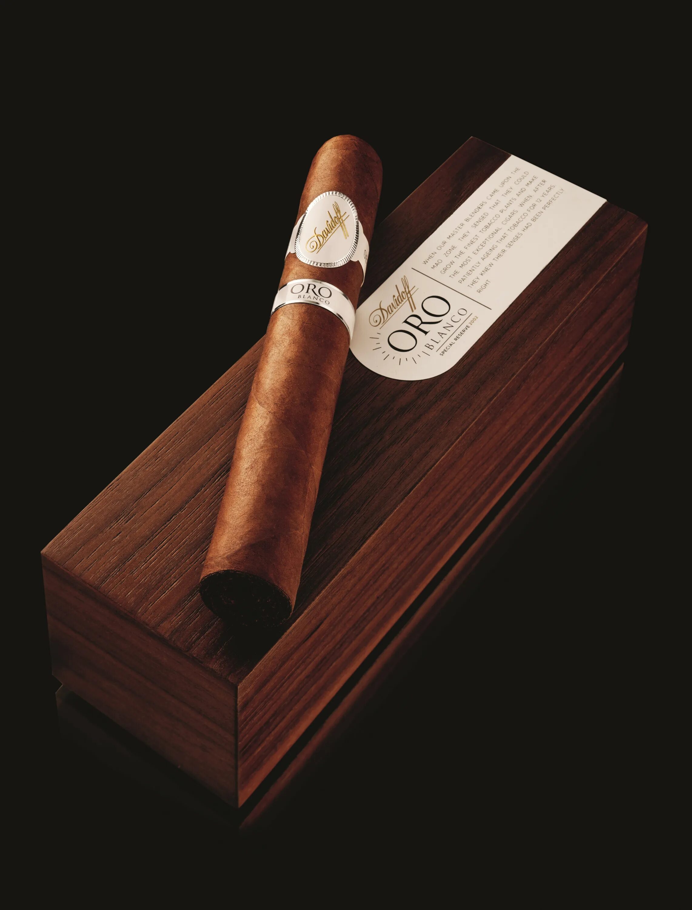 Две сигары. Davidoff сигары. сигары davidoff grand cru 3. дорогие сигары. самые дорогие сигары.