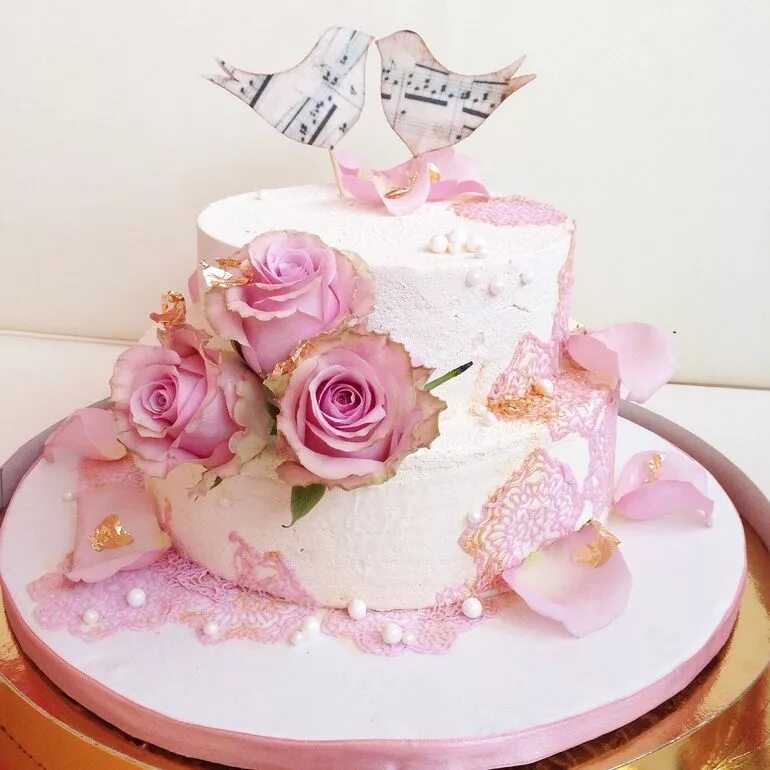 Красивый торт на рождения девочки. Нежный торт с цветами на день рождения. Свадебный торт с вафельными цветами. Торты с вафельными цветами для женщины. Торт для юной девушки.