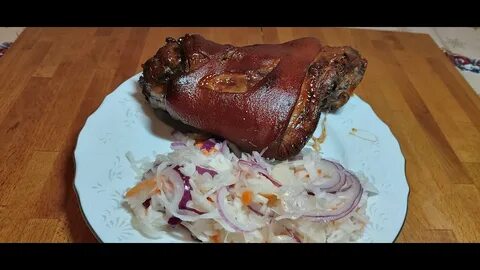 Ледяная нога свиная рулька с кислой капустой