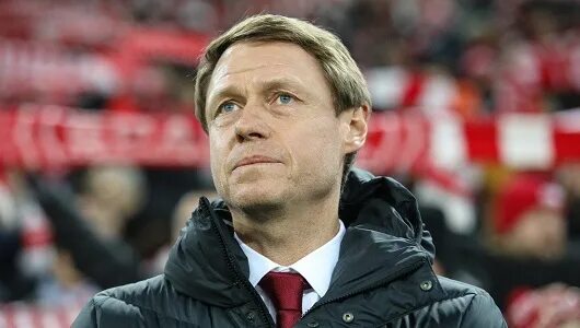 Диего симеоне недовольный. Соболев футболист. Тренеры нападающие. Тренеры нападающие. Тренеры нападающие.