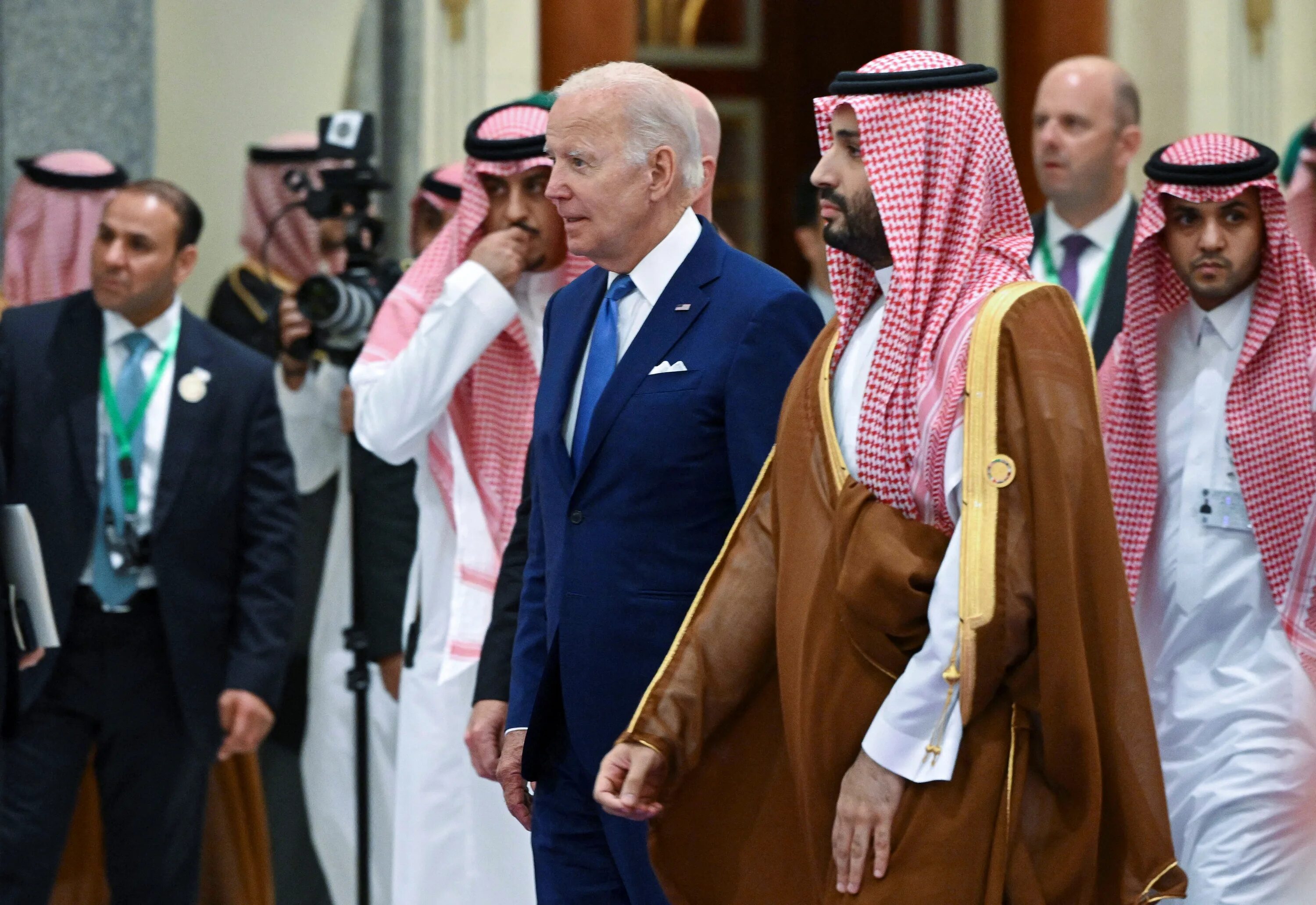 Иран арабские эмираты. Принц Салман Саудовская Аравия. Байден и принц Саудовской Аравии. Принц Саудовской Аравии Мухаммед.