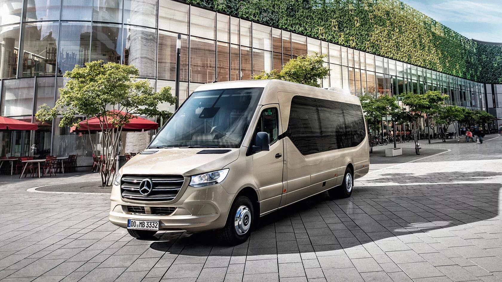 Mercedes minibus. Мерседесбенс спринтер. Mercedes minibus. Мерседес спринтер пассажирский. Мерседес бенц спринтер пассажирский.