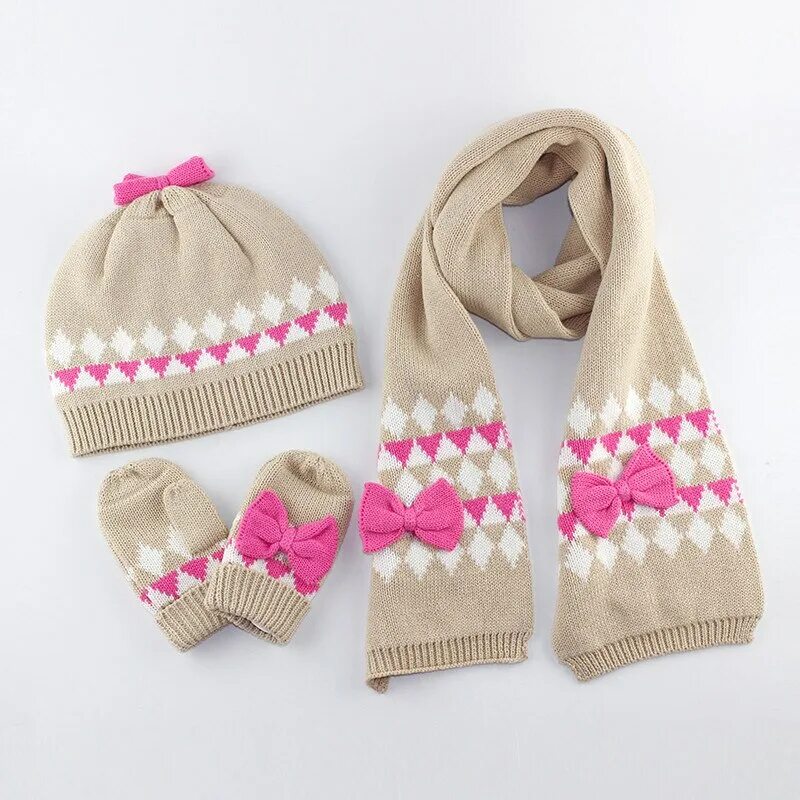 Шапка с шарфом женские. Шапка шарф. Nuages комплект шапка снуд варежки. Шапки комплект. Красная вязаная шапка женская.