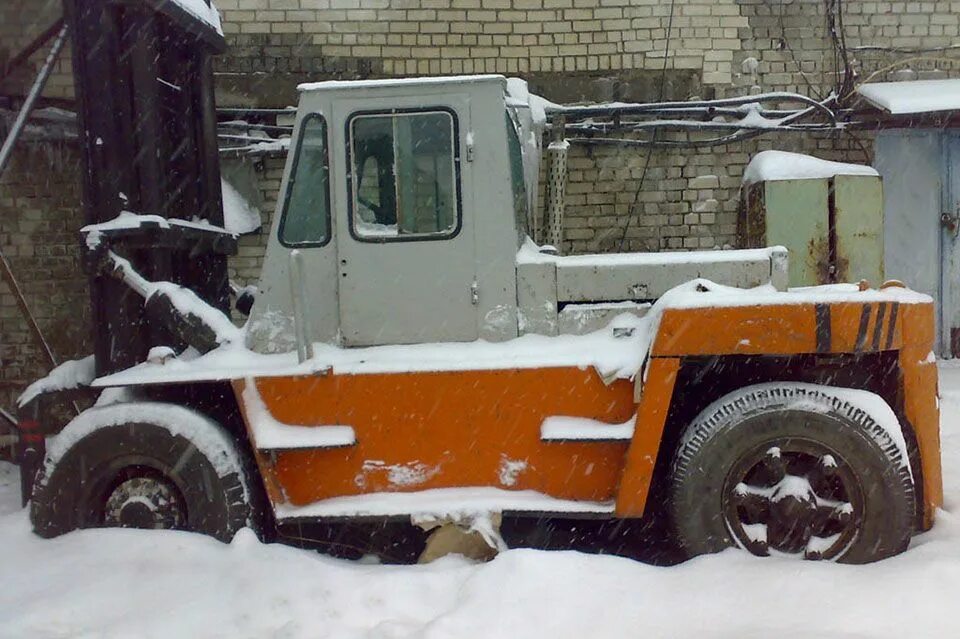 Мтз 2202. Амкадор фронтальный погрузчик 3 куб. Чза 40912-01. Услуги фронтального погрузчика в смоленске. Погрузчик поляк.