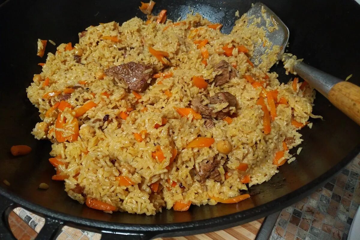 Сколько готовить рис в плове