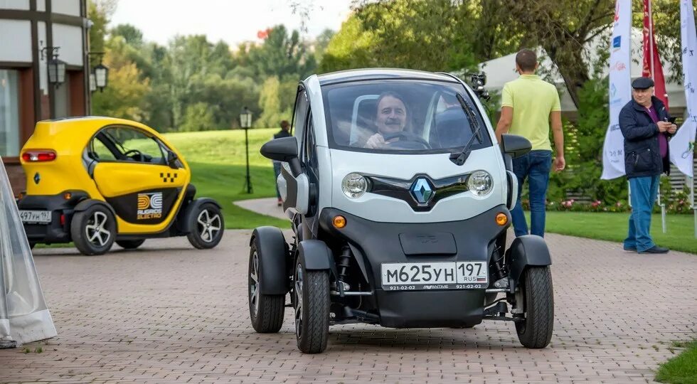 Рено микроавтомобиль. Renault Twizy, 2018, 2wd. Рено 1 местный. Renault Twizzy.