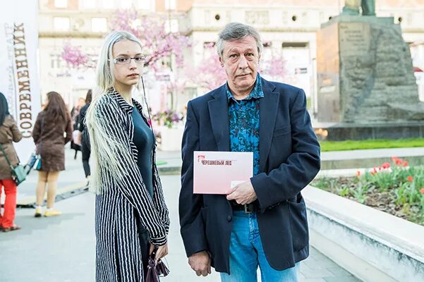 Дочь Михаила Ефремова готова стать опекуном своей матери Ксении Качалиной, страд