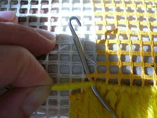 Техники вышивки крючком. Сетка для ковровой вышивки. Канва для вышивания ковровой техникой. Канва для ковровой вышивки. Канва для ковровой техники иглой.