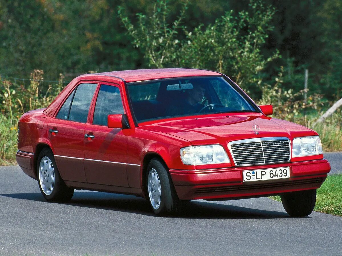 124 тыс. Mercedes-Benz w124. Mercedes e124. Мерседес Бенц w124. Мерседес Бенц 124.