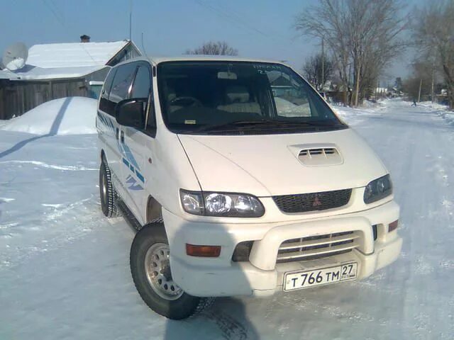 Mitsubishi хабаровск. Митсубиси Делика 2000. Митсубиси Делика 2000 бензин. Мицубиси Делика 2000 года. Делика Хабаровск.