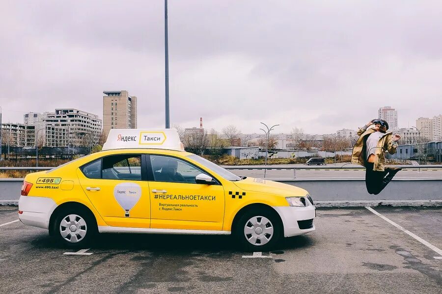 Выходите ваш водитель. Машина приехала. Таксист яндекс отказался везти. Шофер такси. Таксист и солевой клиент.