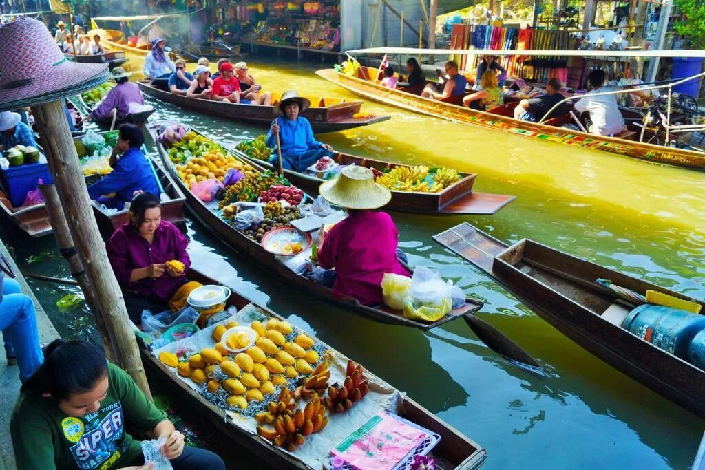Едем в бангкок. Плавучий рынок в Бангкоке. Тайланд Бангкок плавучий рынок. Плавучий рынок Дамноен Садуак. Плавучий рынок в Паттайе.
