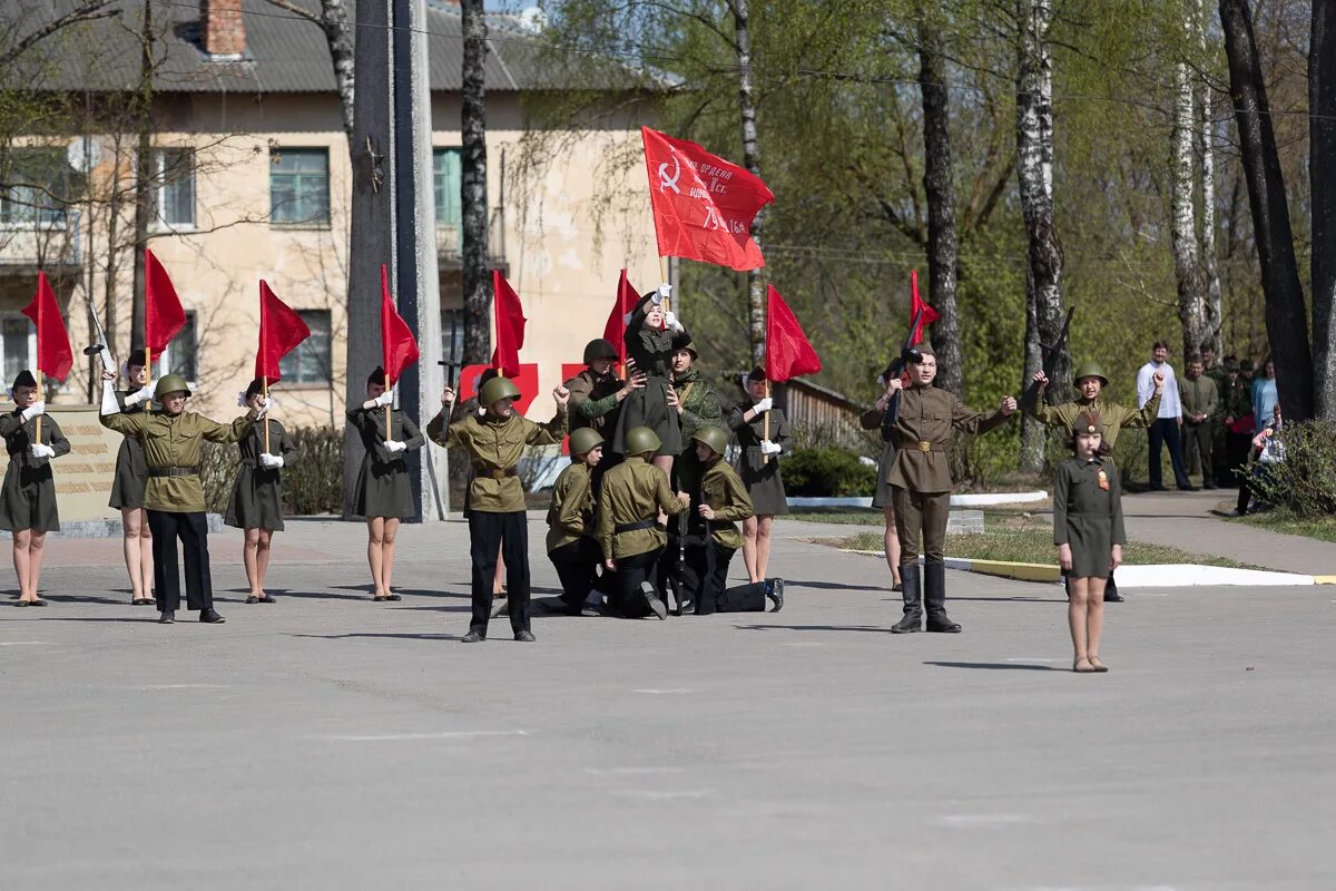 Прогноз погоды идрица. Идрица площадь знамени победы. идрица памятник знамени победы. день знамени победы идрица.
