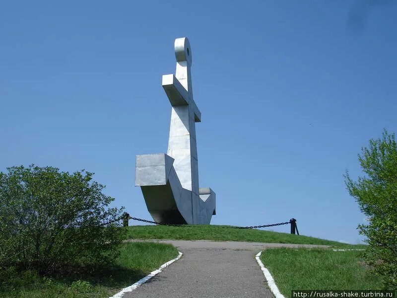 Поселок матвеев курган ростовская область. Памятник якорь Матвеев Курган. Памятник якорь Матвеев Курган Ростовская область. Матвеев-Курган Ростовской области монумент. Матвеев Курган мемориальный комплекс.