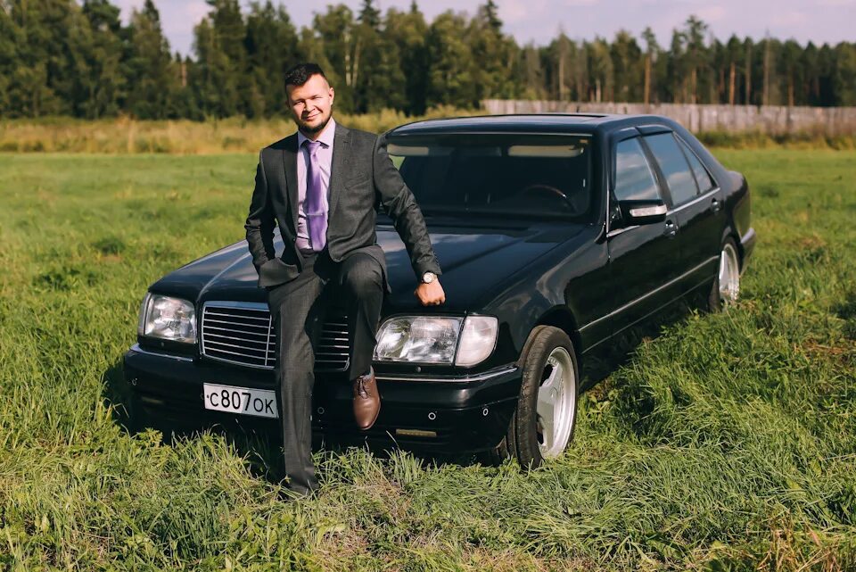 Mercedes 124 e500. 124 человек. волчок мерседес w124 e500. Mercedes w140 и девушка. мерседес 124 e500.