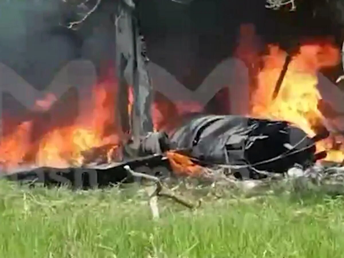 Сбит второй самолет. Вертолет потерпел крушение Брянск. В Брянской области сбили вертолет. Сбитый Су 24 в Брянской области.