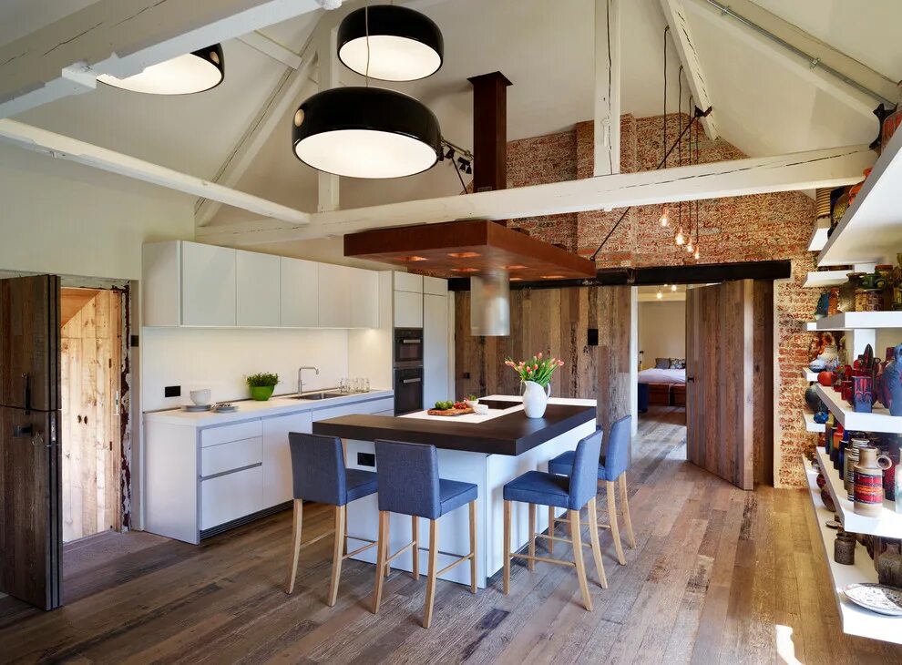 Дизайн высоких потолков кухня гостиная cabinets in vaulted room Google Search Farmhouse kitchen design, Dream kitchen