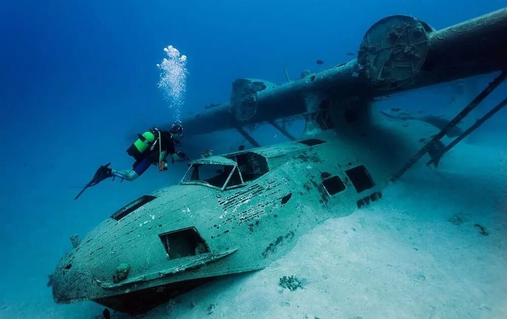 Утонул батискаф. Затонувшие самолеты второй мировой войны. Затанувшаяподводная лодка. Затонувшая подводная лодка. Затонувшие субмарины.