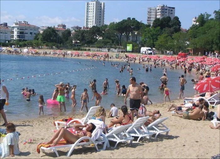 Где купаться в стамбуле. Джаддебостан пляж Стамбул. Caddebostan 1 Beach Стамбул. Мраморное море пляж Джаддебостан. Набережная Джаддебостан.