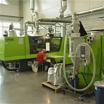 Литье пластмасс. Смола полиэфирная 3401 изделия. Литье пластика пластмассы под давлением. Литье пластика термопластавтомат. Литье под давлением полипропилена.