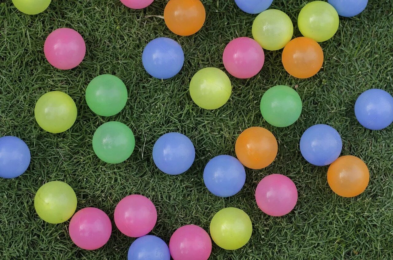 Цветной шар. Цветные шары. Разноцветные мячики. Разноцветные мячики для детей. Фон разноцветные шарики.