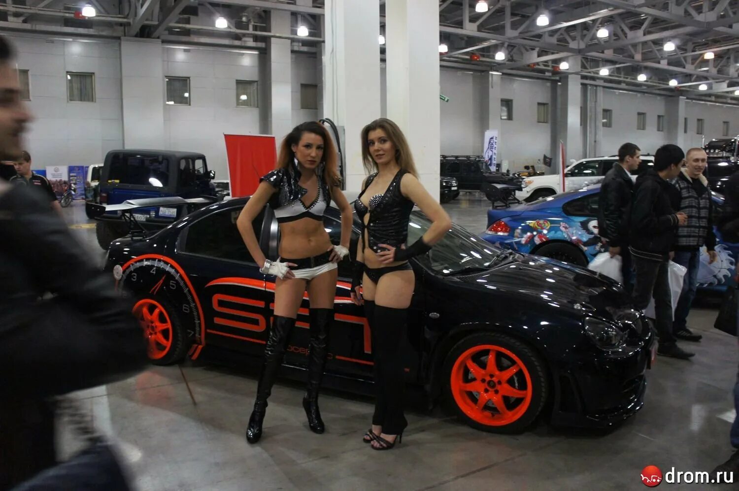 Drom news. дром логотип. дром девушки. московские девушки. дром.