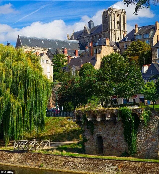 French cities. Ле-ман Франция. Леман город во Франции. Лиман Франция. Ле-ман Франция достопримечательности.