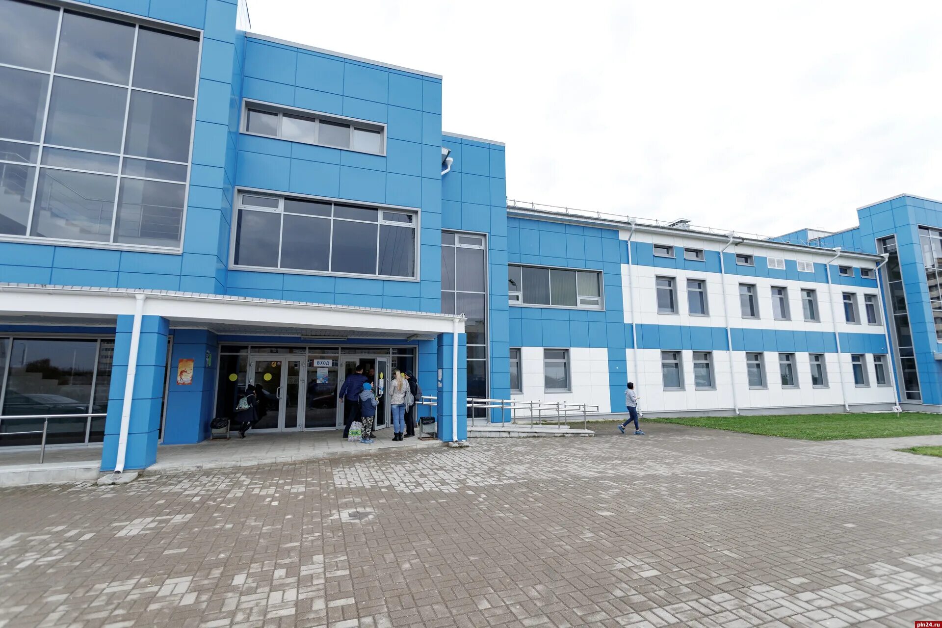 Бассейн олимп псков. Бассейн электрон псков. Бассейн олимп сургут. Олимп псков. Псков спортивный центр олимп.