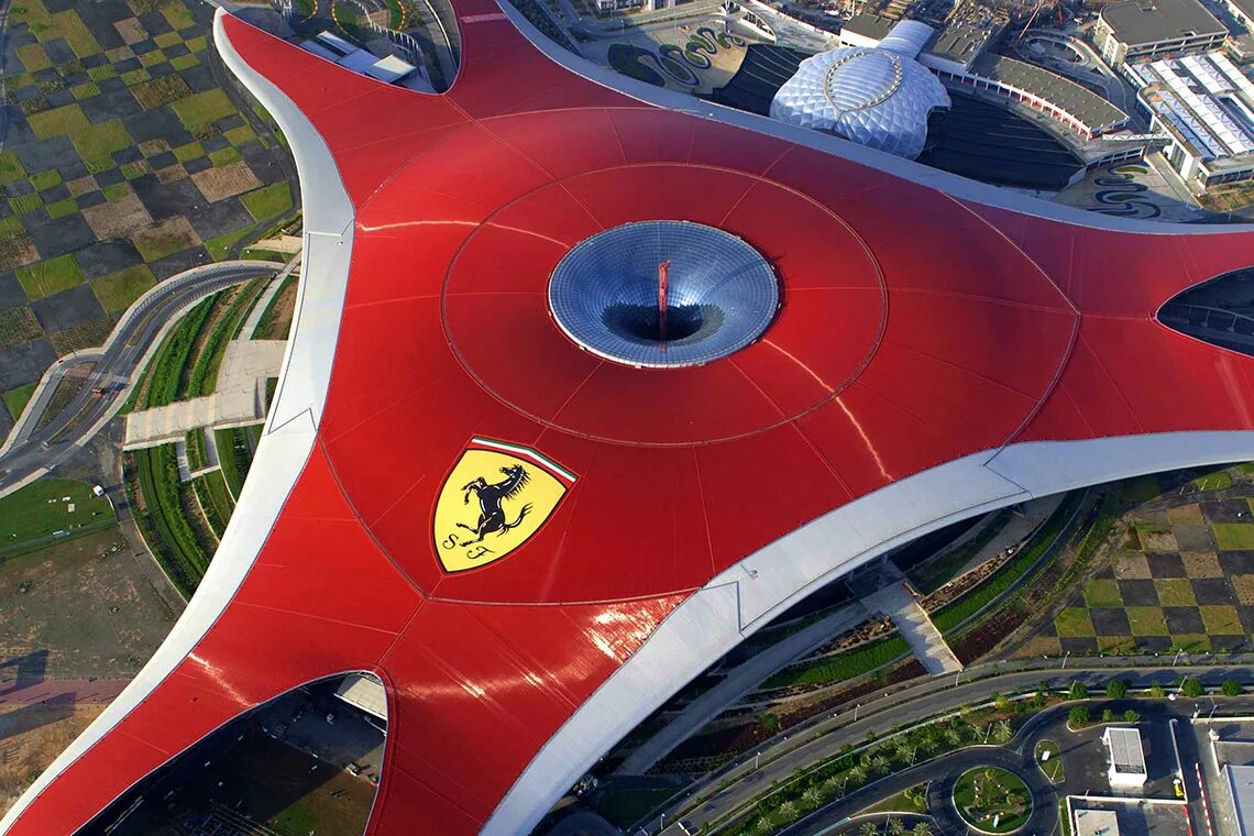 Парк феррари в дубае. Ferrari Park Абу Даби. Мир Феррари в Абу-Даби. Феррари парк Дубай. Парк Феррари ворлд Абу Даби.