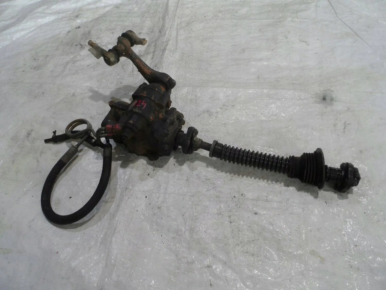 Рулевая мерседес 124. Ролевой колонка мерседес. Рулевая трапеция mercedes. Рулевая мерседес 124. Рулевая мерседес 124.