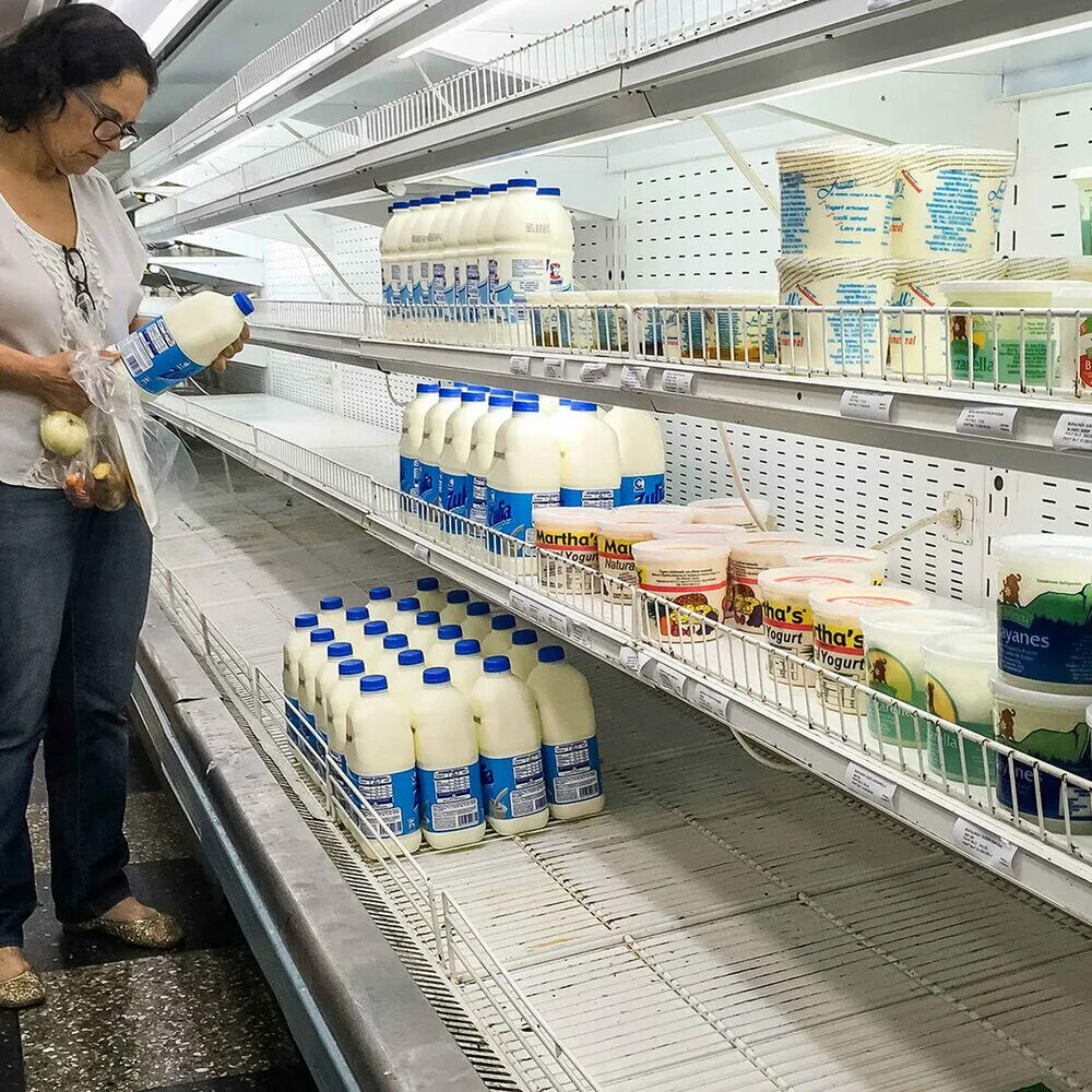Полки магазина. Полки для продуктового магазина. Объем производства. Производство дефицитных товаров. Производство дефицитных товаров.