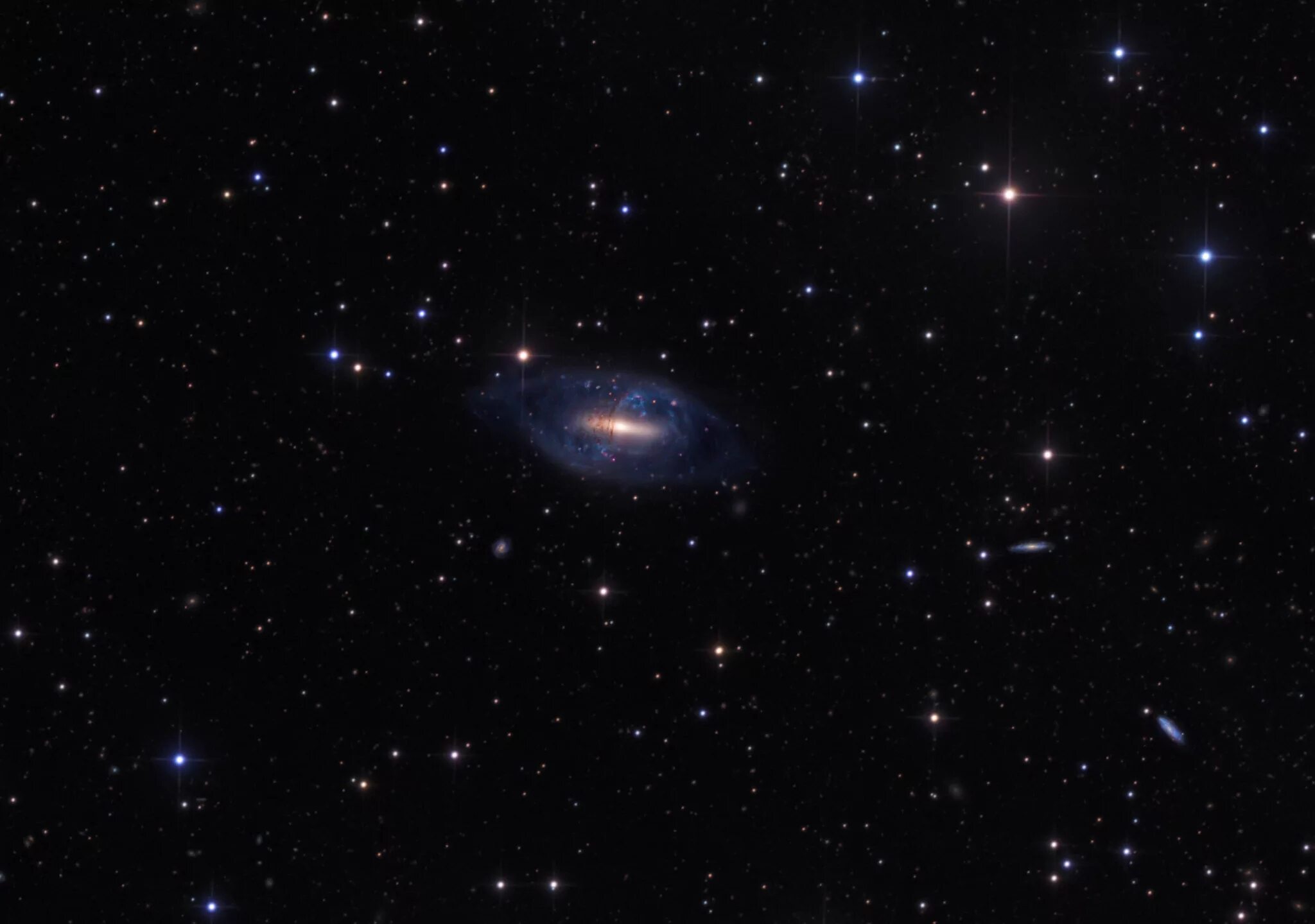 Звездное небо астронет. NGC 2685 спиральная Галактика. Галактики с полярными кольцами. Галактики в созвездии большой медведицы. Виды звезд.