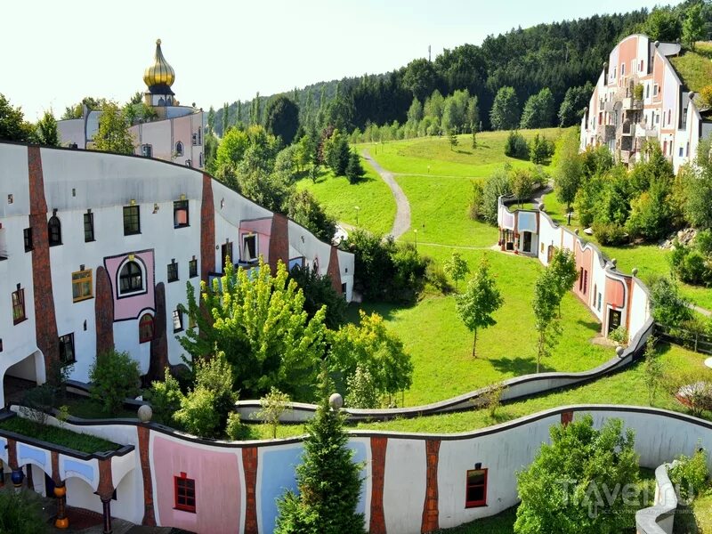 Bad village. Блюмау Штирия Австрия. Блюмау Штирия Австрия Рогнер БАД. Деревня БАД Блюмау. Отель Bad Blumau в Австрии.