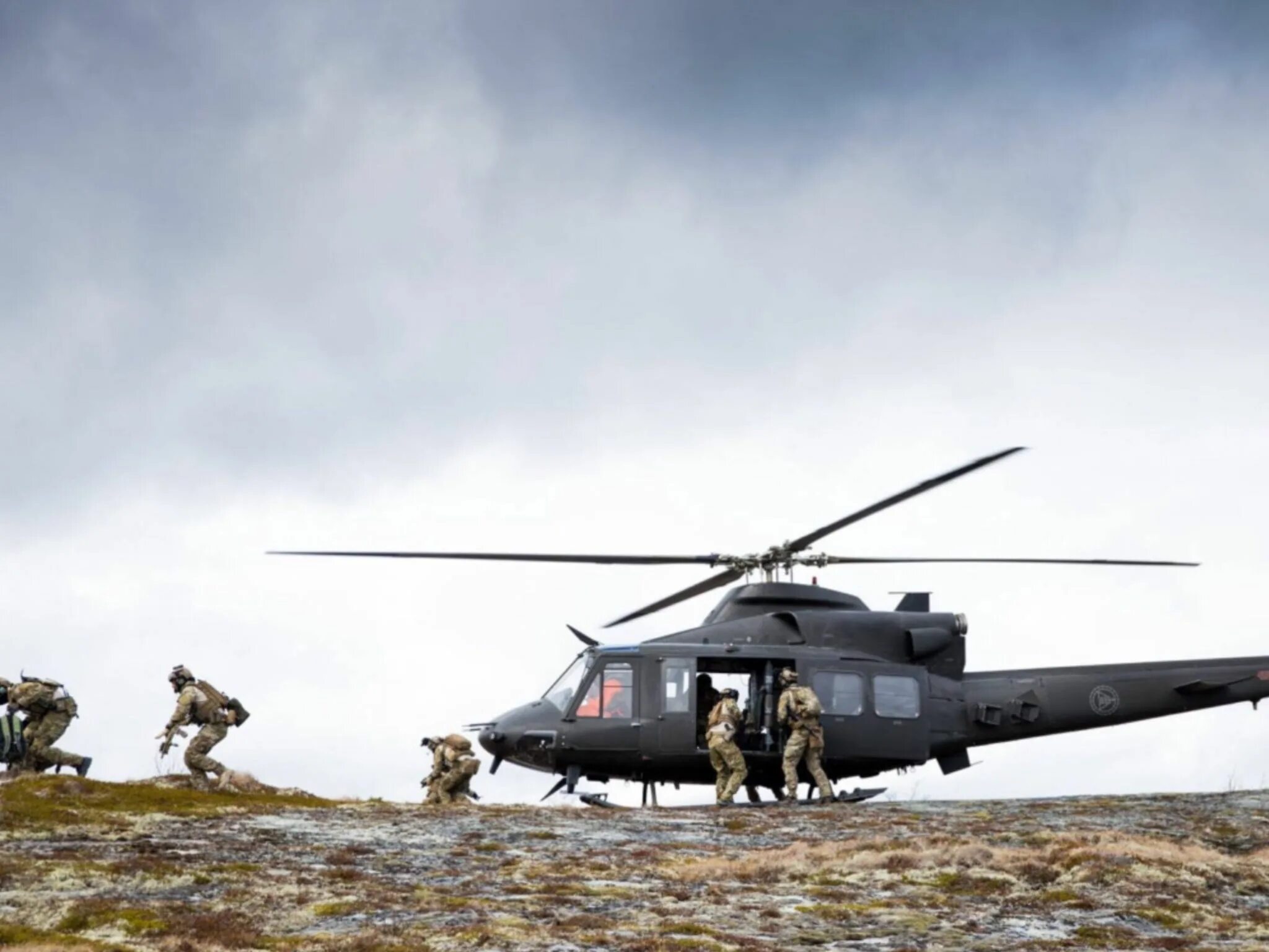 Белл 412 Норвегия. Вертолет ab7. Армия Норвегии учения. Norwegian Armed Forces фото.
