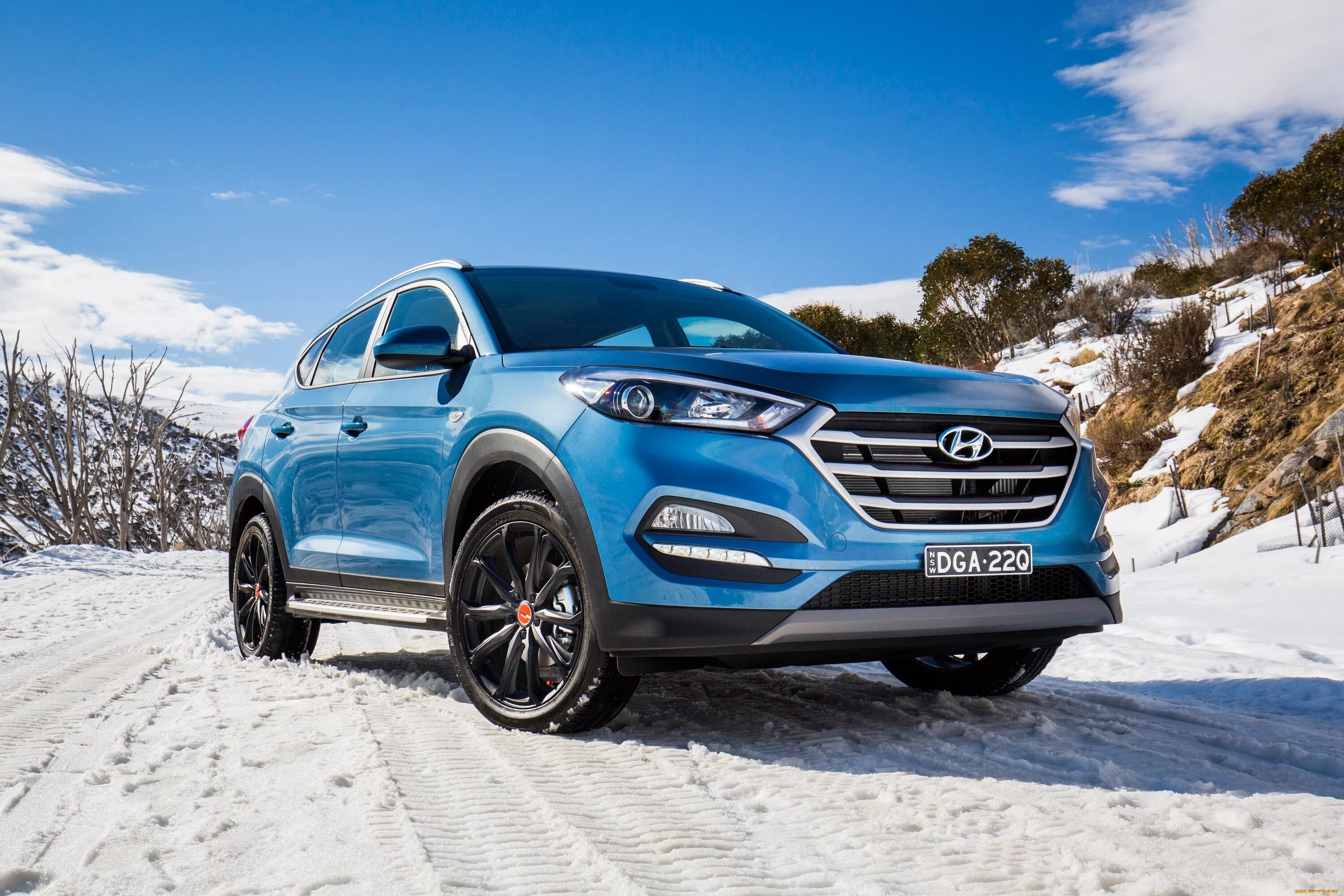 Хендай туссан и санта фе. Хендай туссан и санта фе. Хундай туксон 2016г. Hyundai tucson сбоку. Хендай туссан хендай санта фе.